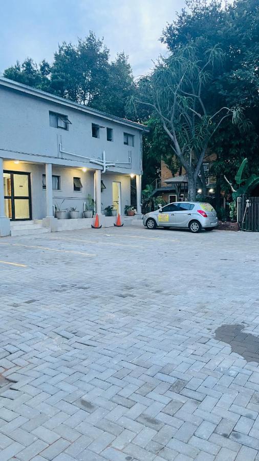 Super Classic Guest House Pretoria-Noord Exterior foto